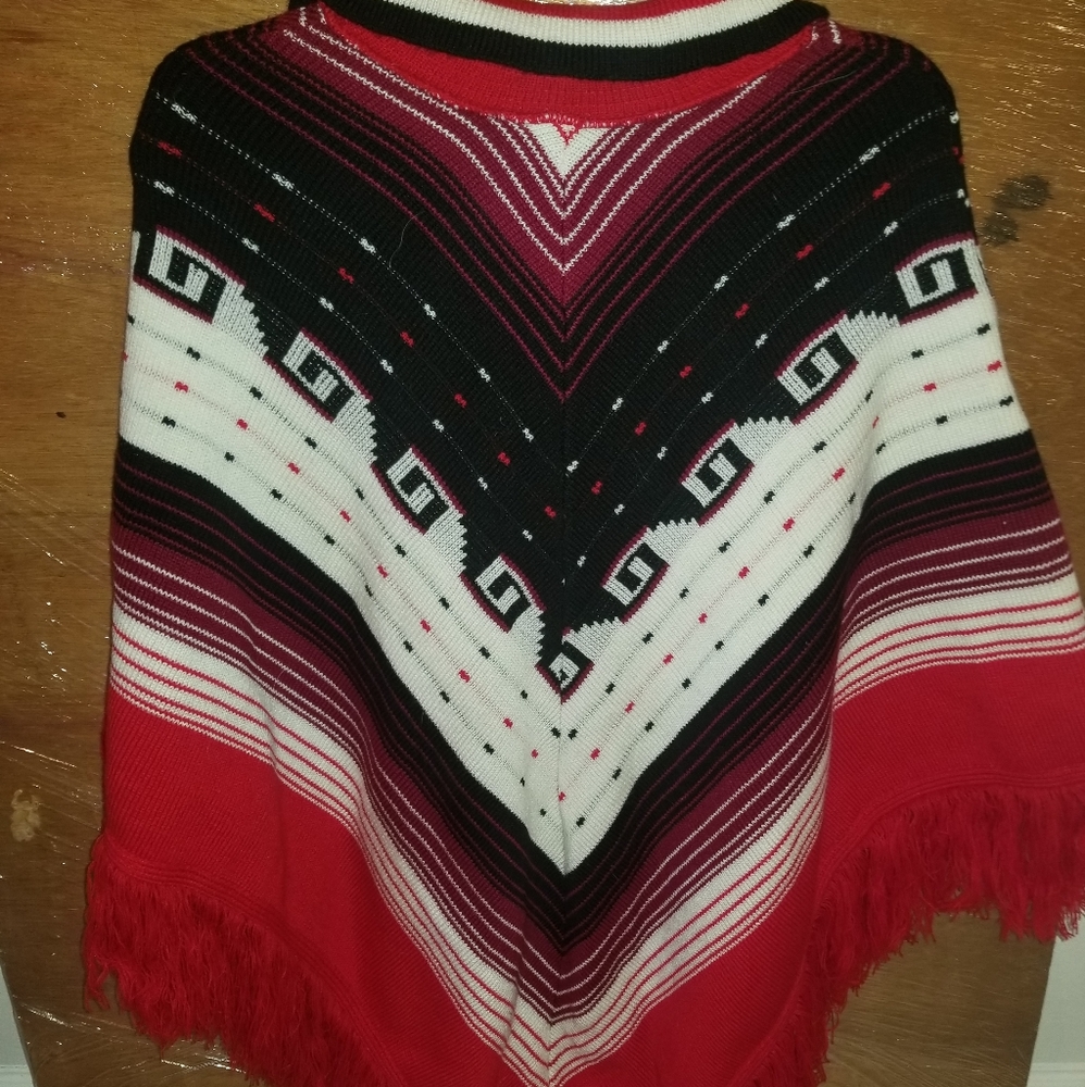 Poncho - Picture 3 of 3